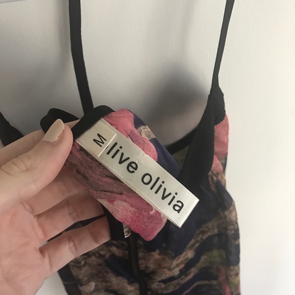 Beautiful flowy tank - Picture 3 of 3